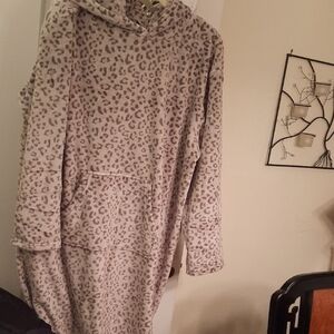 32 Degrees Gray Leopard Long Sleeve Dress